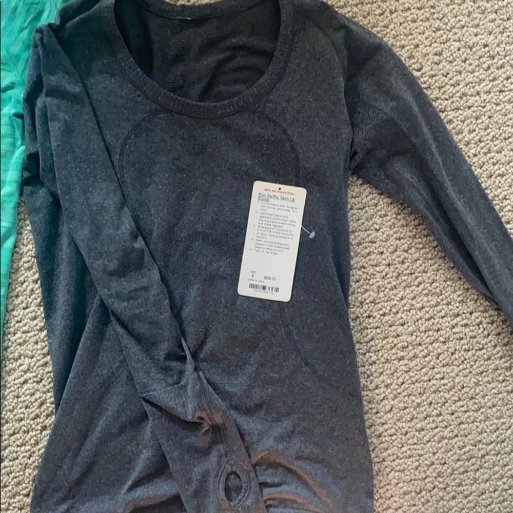 A run swiftly top LULULEMON